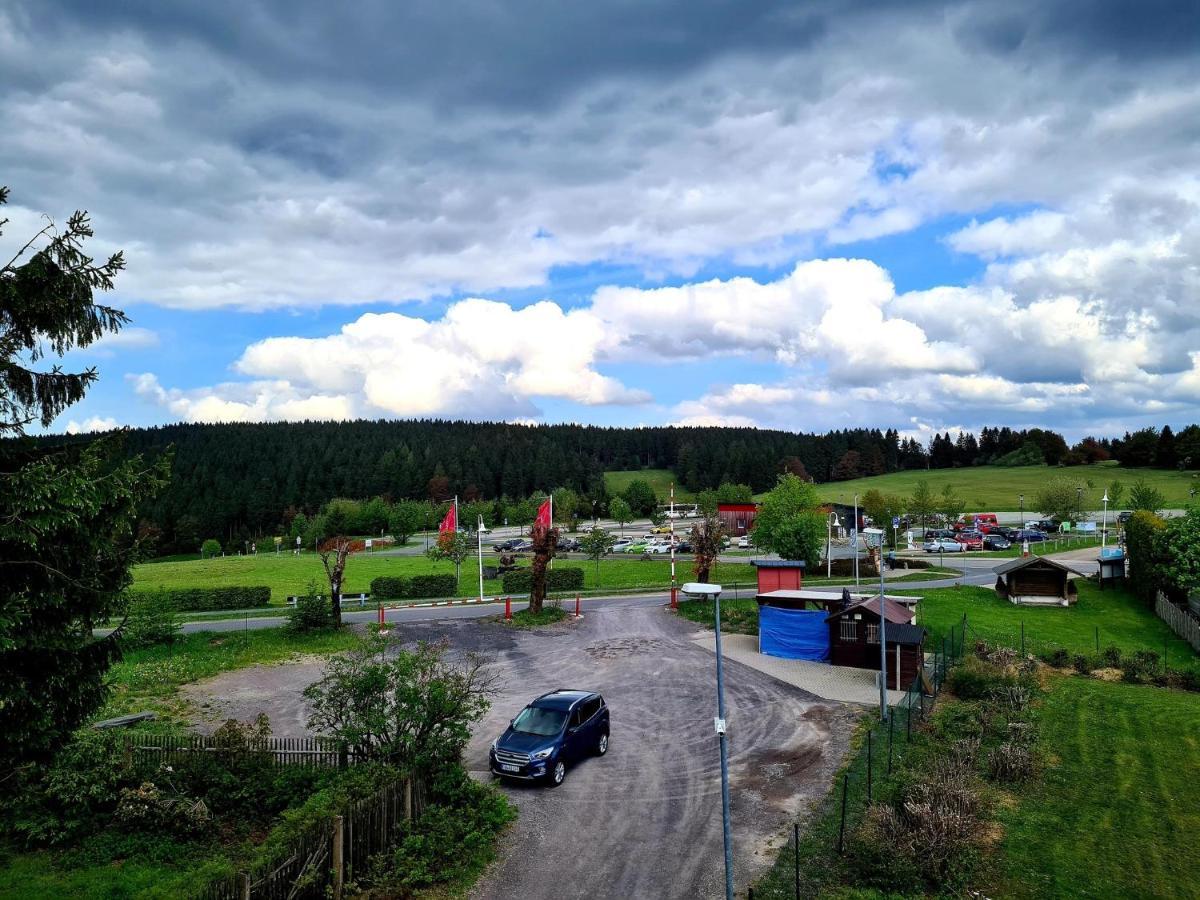 Am Rennsteig Apartamento Masserberg Exterior foto